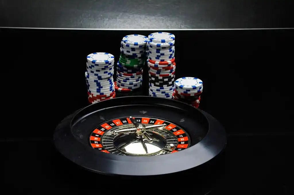 Filipino mobile users browsing pesomax apk sports and casino platform